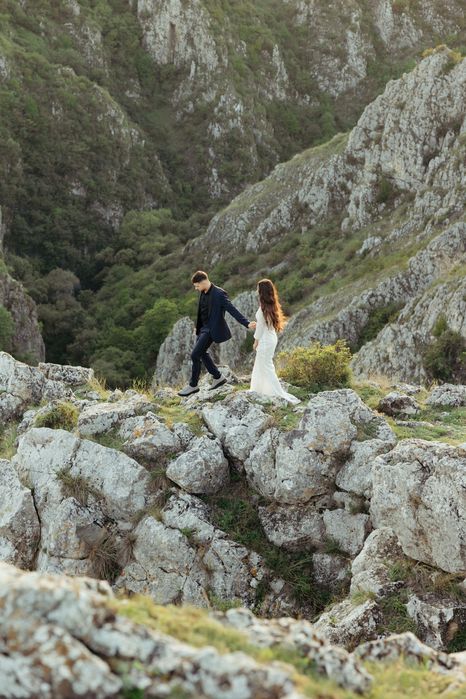 Rochie mireasa tip sirena cu aplicatii