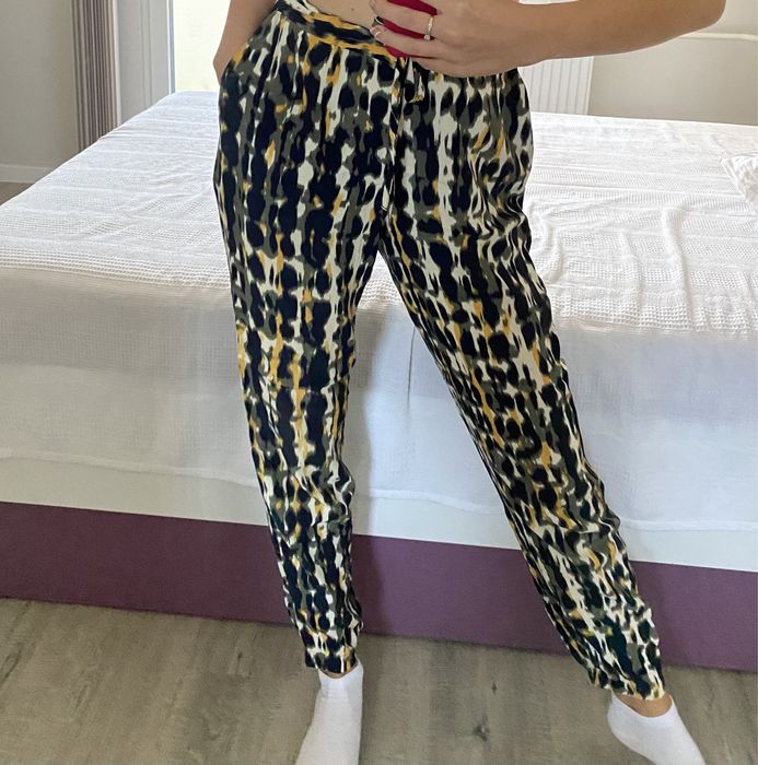 Дамски шарен свободен панталон