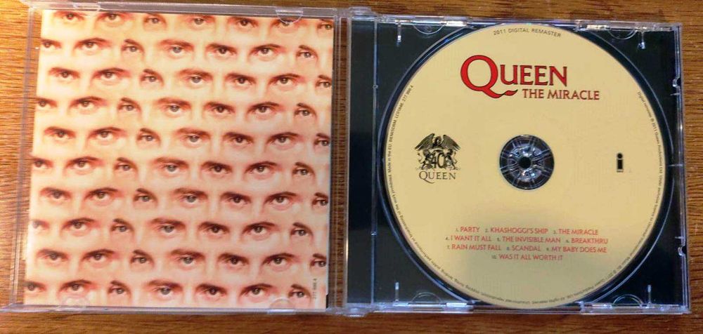 Vand CD-uri  originale cu  Queen