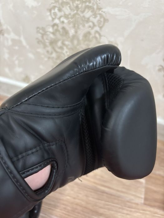 Боксерский перчатки