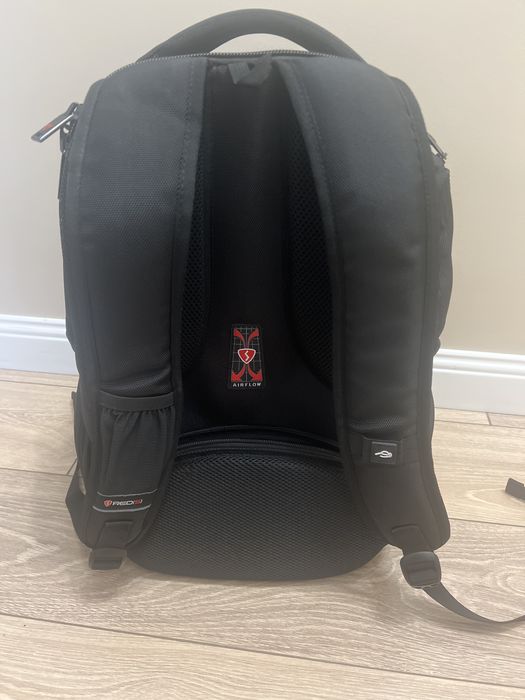 Рюкзак для ноутбука Sumdex PJN-303BK