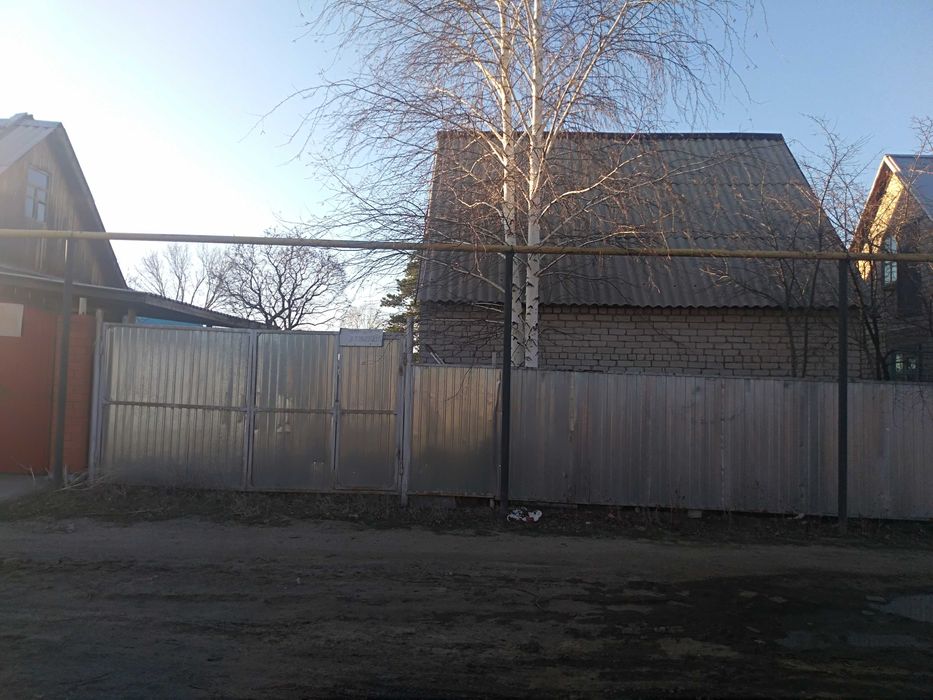 Продам дачу в чистом районе.  Трасса остановки.