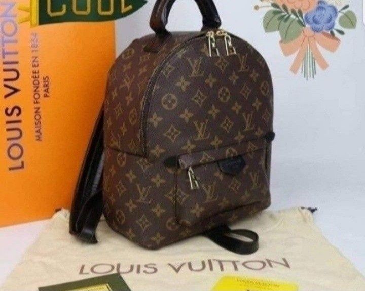 Geanta damă, diverse nuanțe, saculet, etichetă incluse