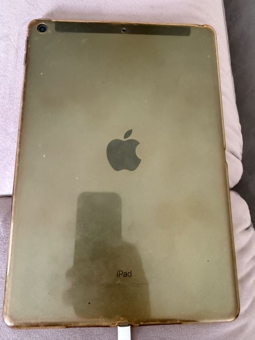 Doua iPad 7th gen  si 9th gen la pret de unu.