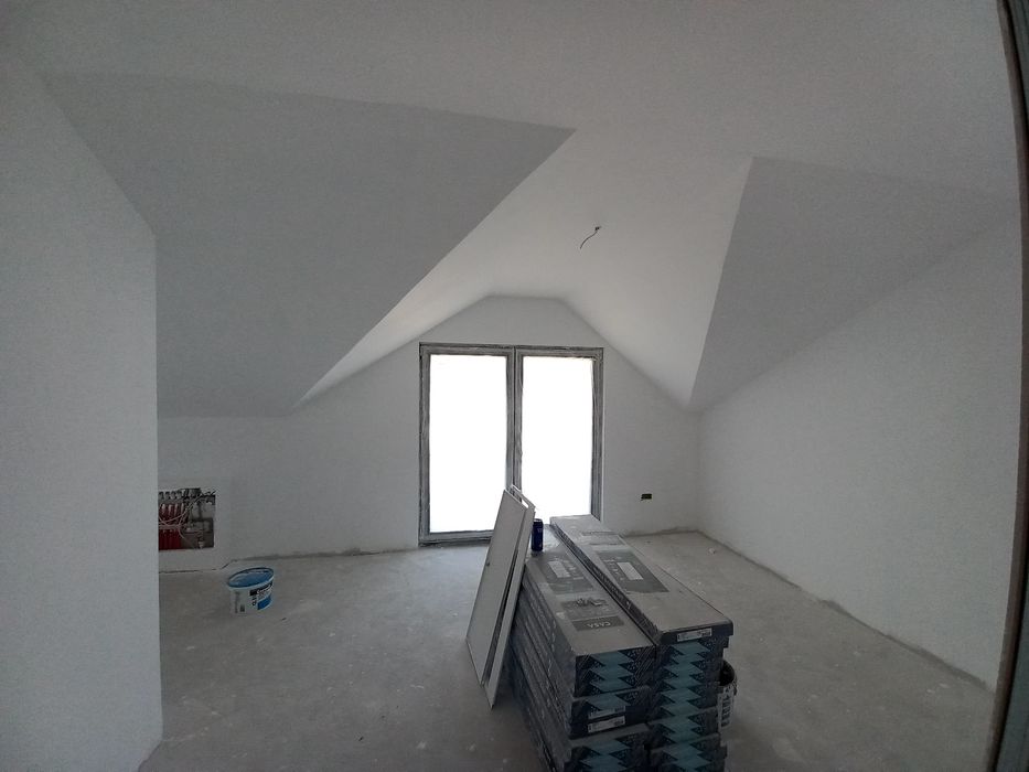 Amenajari interioare/exterioare/case la rosu sau la cheie