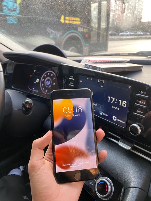 Продам Айфон 7+ 32гб