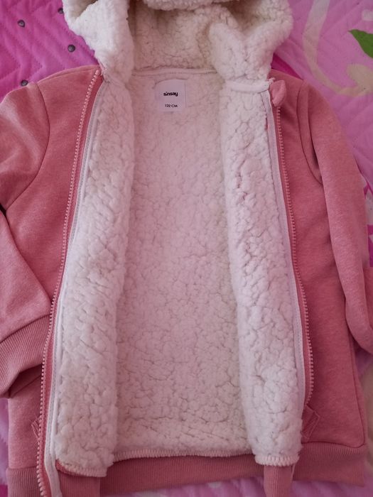 Обща цена.8 €  Детски суичър и долнище 122 см