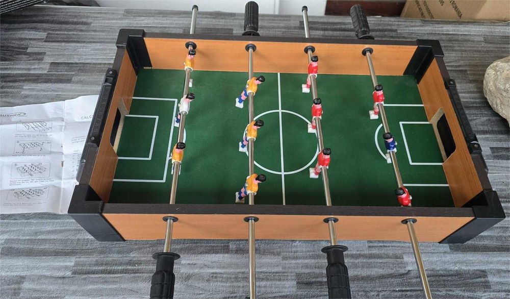 Mini masă fotbal Rusher – aproape nouă, cu cutie originală