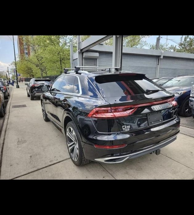 Audi Q8 3.0 340 коня с масаж, хед ъп, 22ки ковани на 25.2 в България