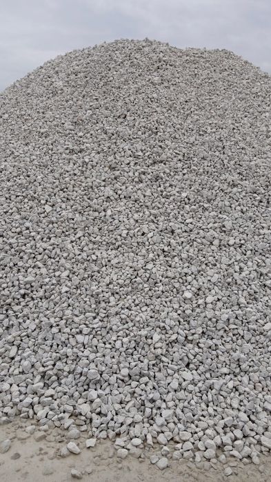 Доставка щебня. Щебень любой фракции. КамАЗ. Китаец. КамАЗ с прицепом.