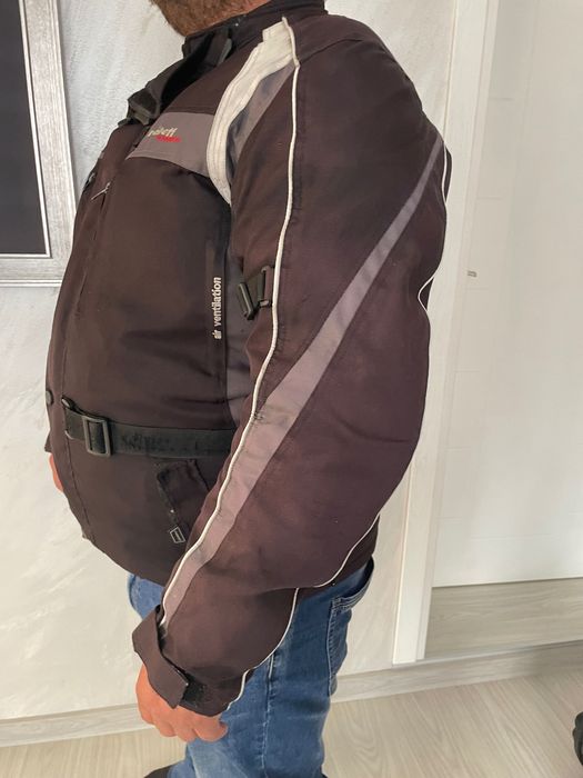 Черно Мото яке регулируемо с колани отстрани