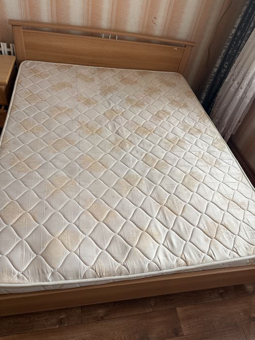Кровать с матрасом