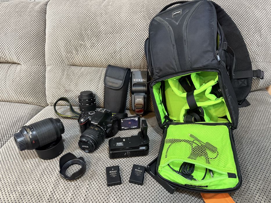 Nikon D5100 cu obiectiv  blitz si rucsac