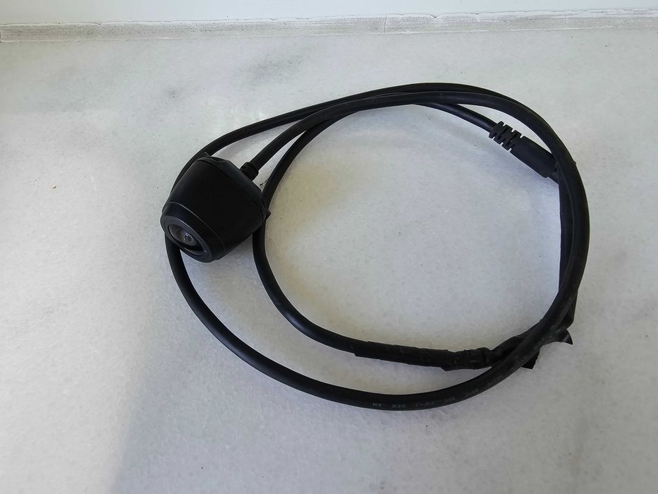 Продавам GPS GARMIN с автоматична задна камера