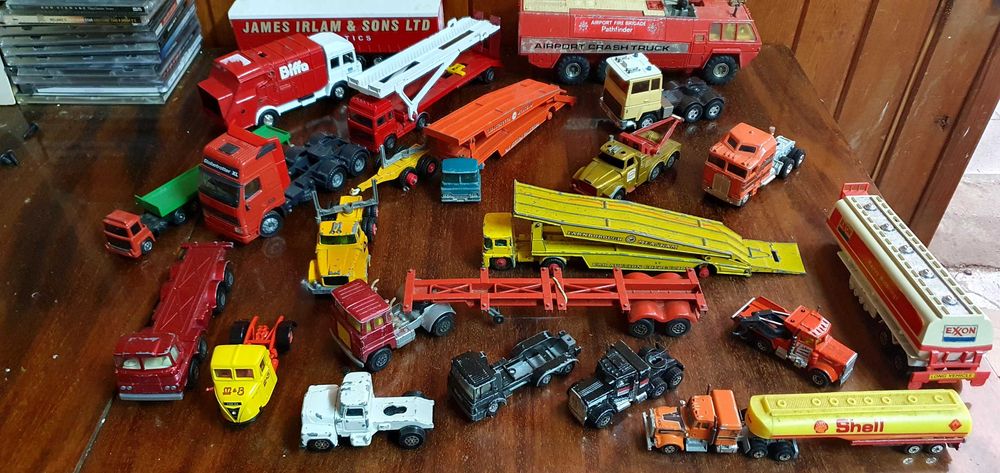 Matchbox Corgi Dinki и др. Винтидж колички влекачи камиони