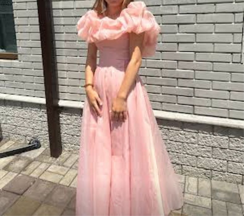 Продам     вечернее    платье    44 размера