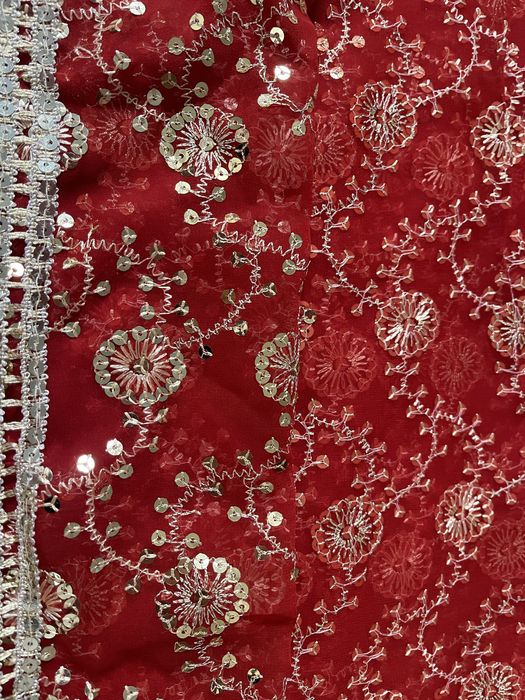 Оригинално копринено, официално индийско сари