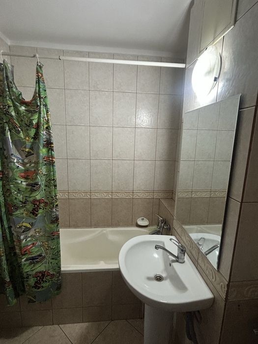 Inchiriez apartament zona judetean