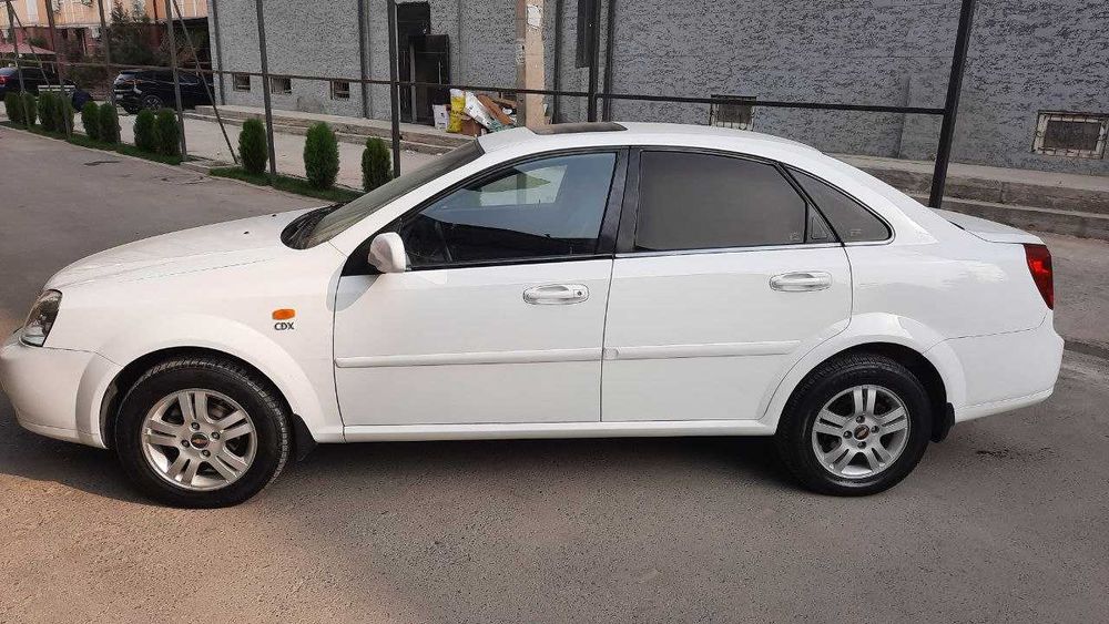 Lacetti 2013, 1,6 мотор, 3 позиция. Срочно продаю!!!