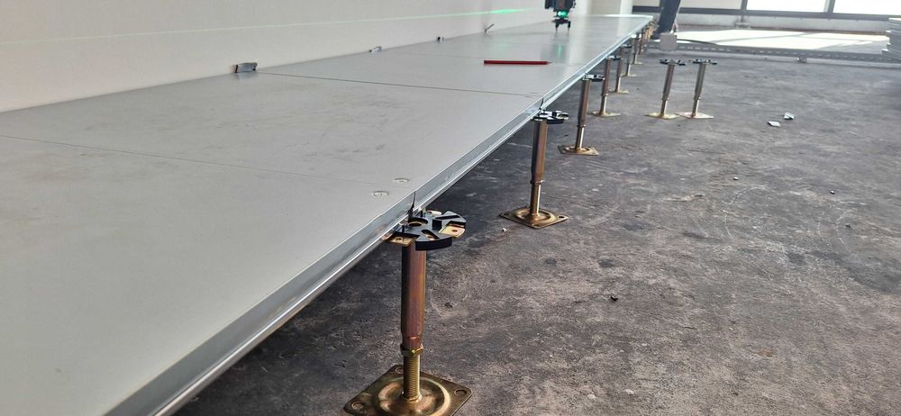 Монтаж фальшпола под ключ | BXDEVELOPMENT | Гарантия качества