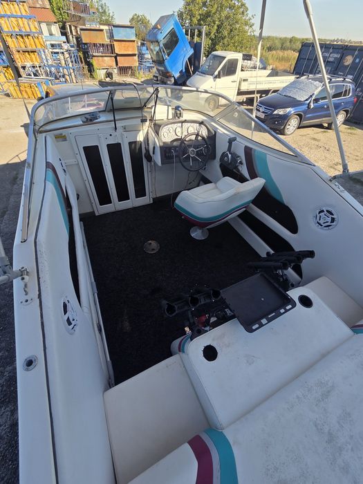 Vand Barca Cabinata cu motor + peridoc