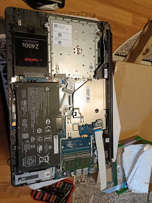 Laptop HP 15,6 Intel Celeron generatia 9 (N4000), 8 GB RAM DDR4, SSD 256GB, Baterie buna