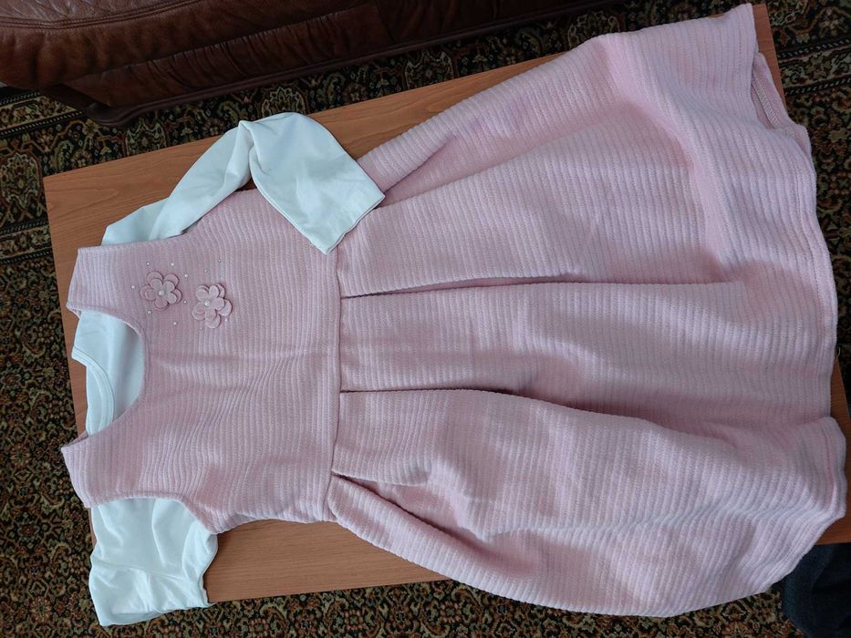 Vând geci  fete  Cherokee  marimea 98-122 si rochită groasă