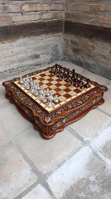 Shaxmat Шахматы 50×50 sm Yongʻoqdan yasalgan