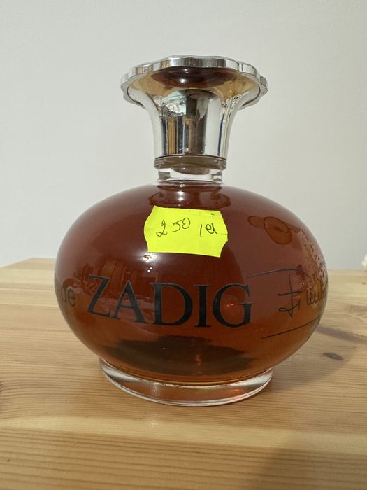Vand parfumuri    .