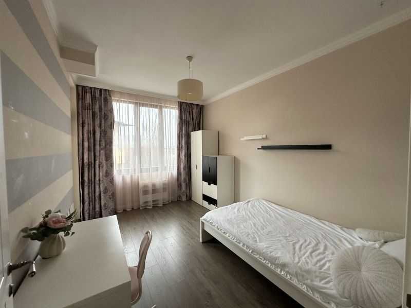 Дава се под наем Тристаен апартамент в София, Витоша - 123 кв.м за 1296.42 € - Снимка #3