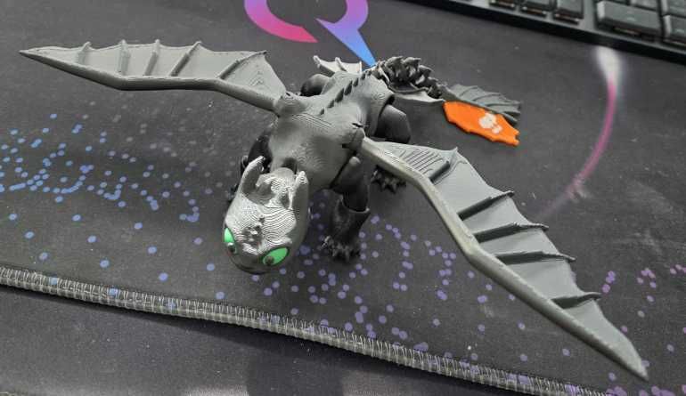 Dragon flexibil din plastic