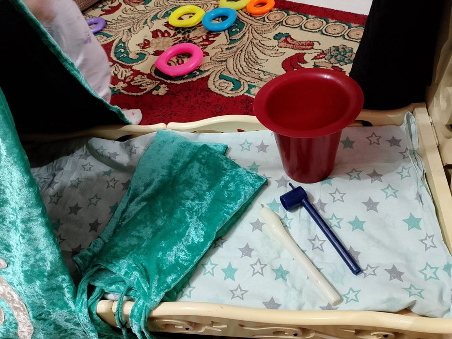 Бесік сатамын , колыбель