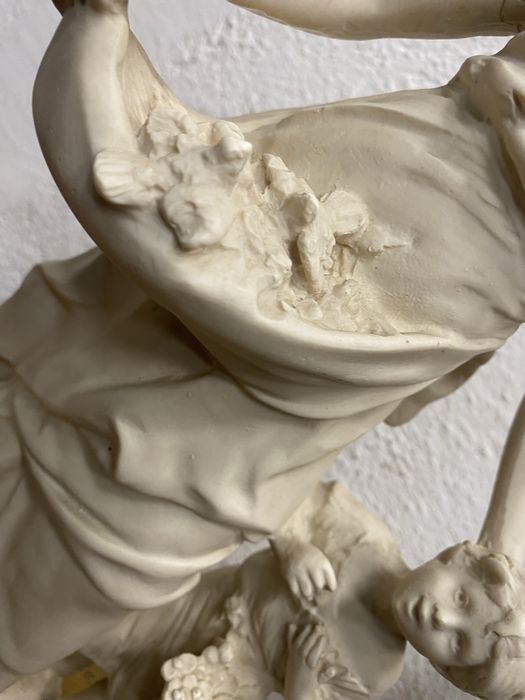 Италианска фигура от порцелан