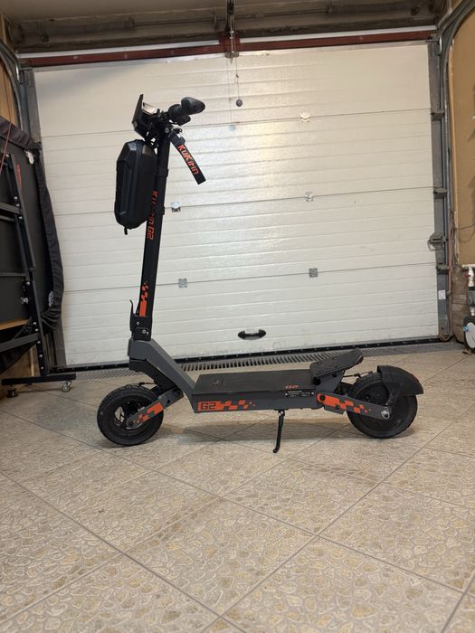 trotineta electrica koogo kukirin cu contact si geanta de depozitare