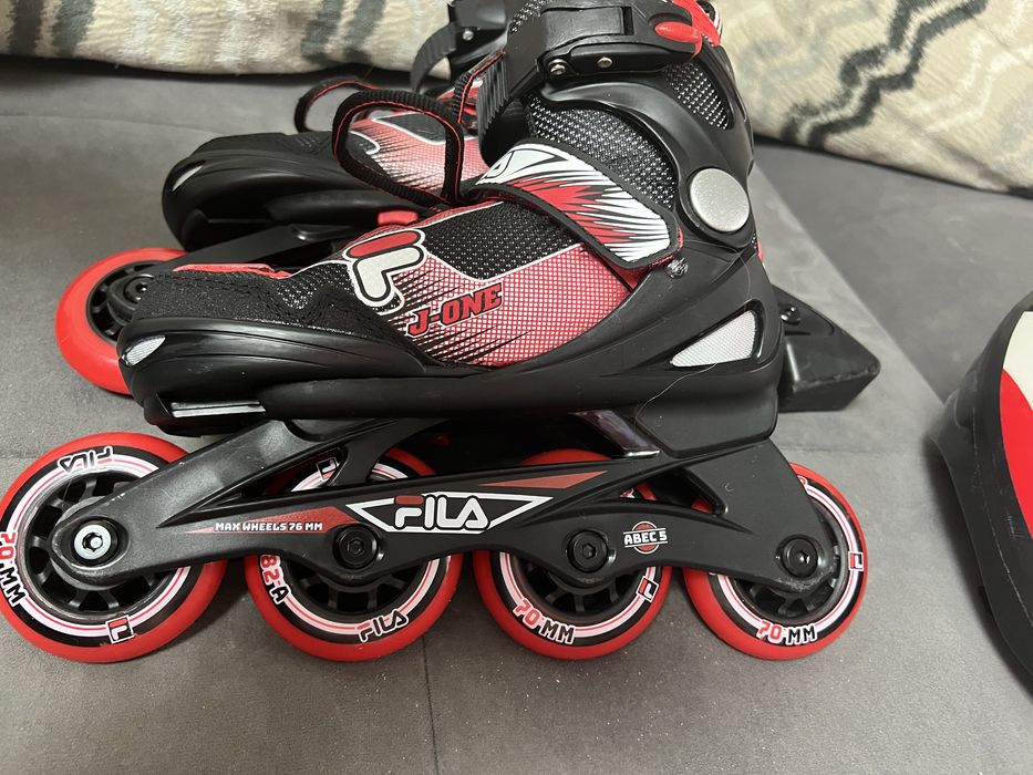 Vând role copii FILA J-One Black/Red F19 + Set complet protecție