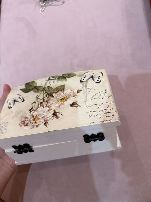 Шкатулка под украшения