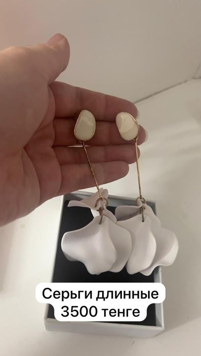 Ожерелье новое золотистого цвета