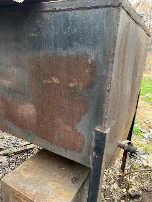 Продам металлическую емкость