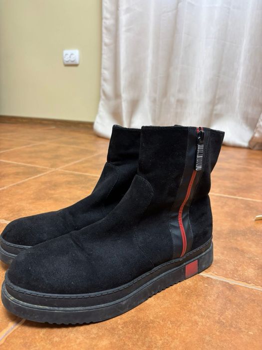 Дамски Боти 2 бр, общо цена 10€