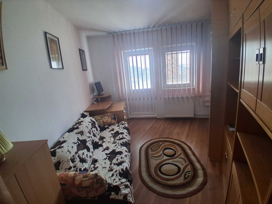 3 camere Crangasi, 5/10, vis a vis de piata,metrou si parc, 370 euro