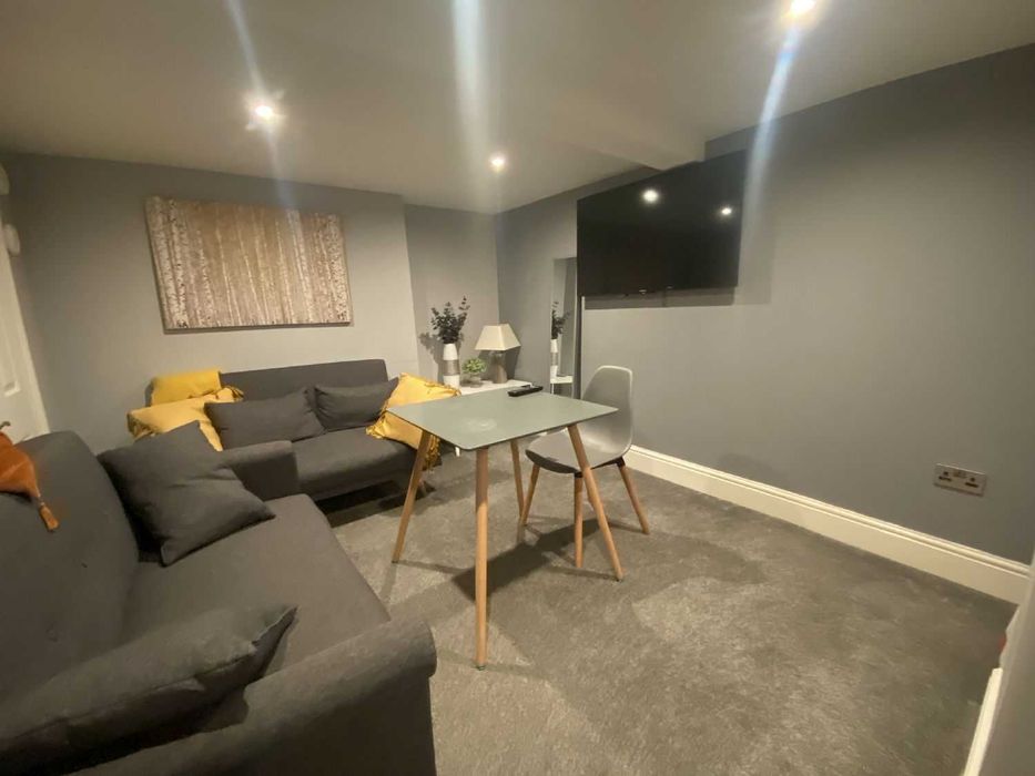 Дава се под наем Двустаен апартамент в София, Център - 55 кв.м за 408 € - Снимка #2