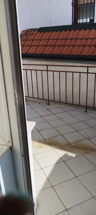 Масивна двуетажна къща в Перник Байкушева махала