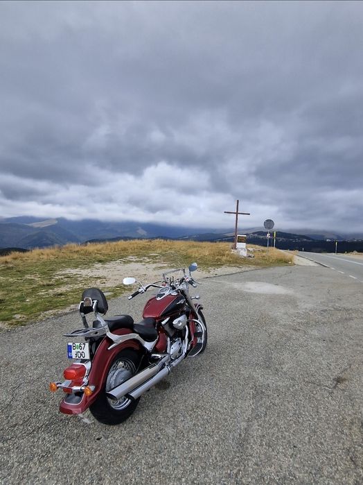 Vand schimb cu Toyota , Suzuki Intruder C800  cu rulotă  an nou