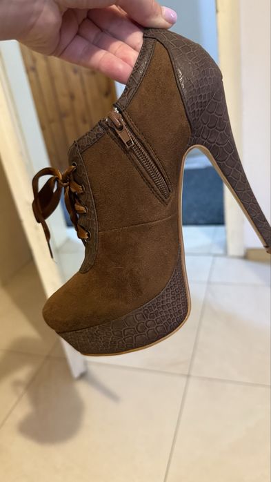 Обивки на платформа с ток, 40 номер