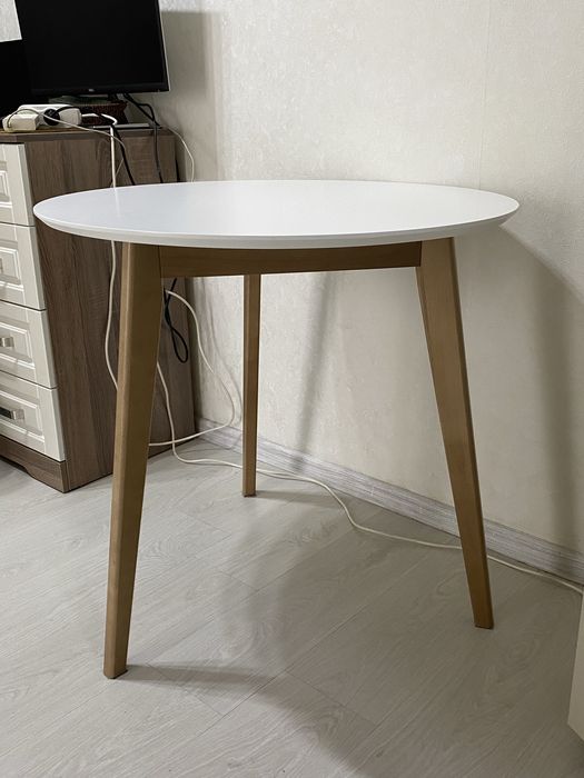 Белый круглый стол 80 см, пр-во Россия