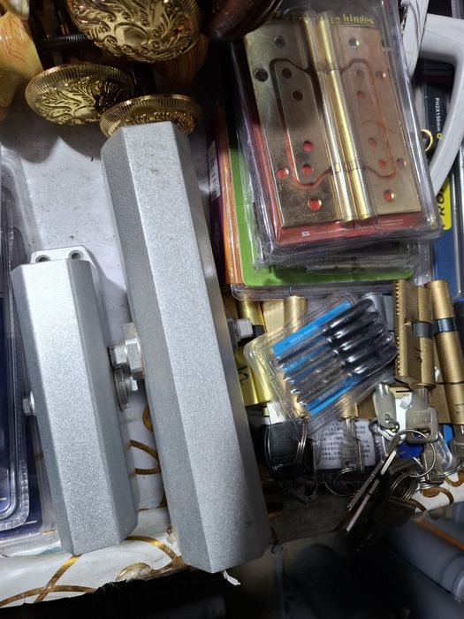 Доводчик на дверь