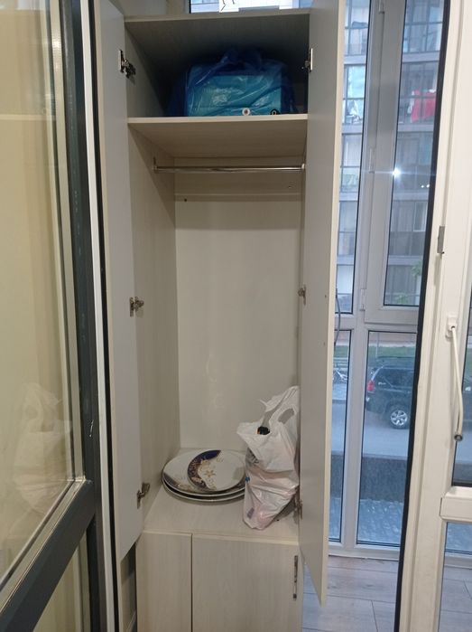 Продам шкаф ганитуры