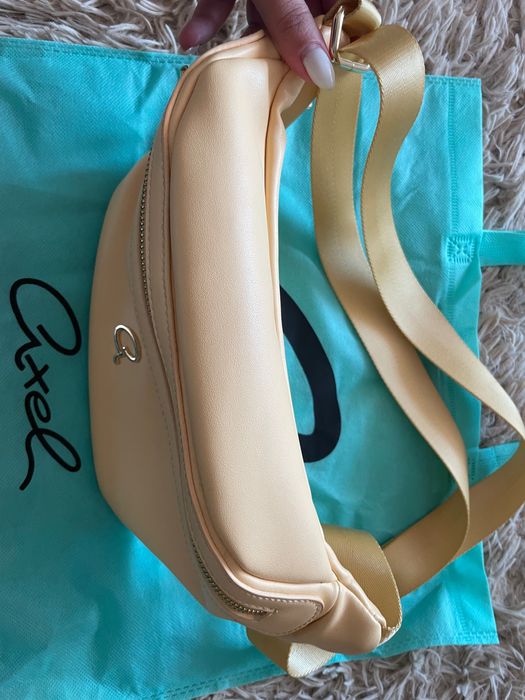 Чанта Axel бананова