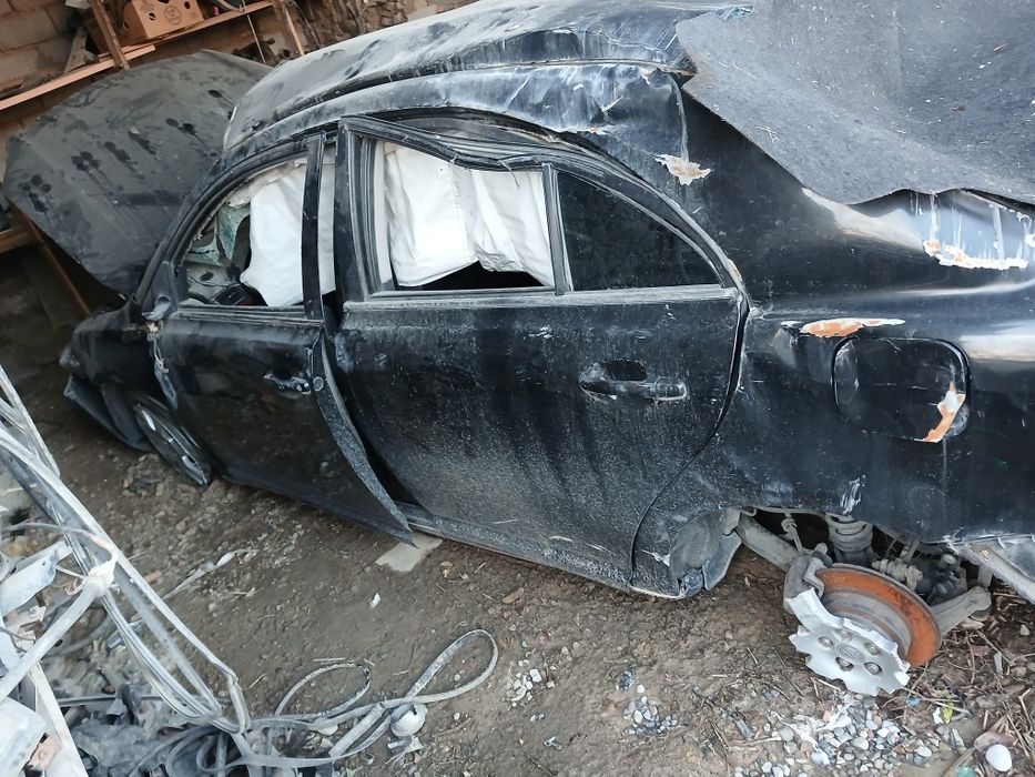 Тайота авенсис 2004 год