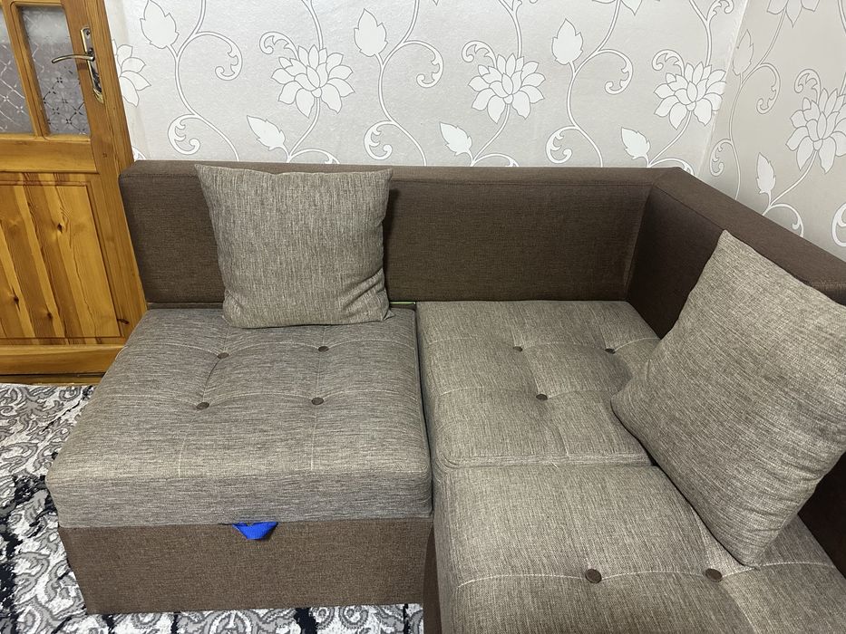 Alo darajadagi yumshoq mebel.